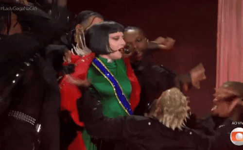 Show de Lady Gaga no Brasil vira meme após troca de figurino inesperada