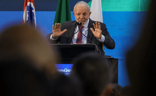 Em meio a escândalos, Lula embarca para Rússia e China