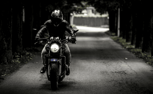 Motociclista morre após briga de trânsito em Ibirité