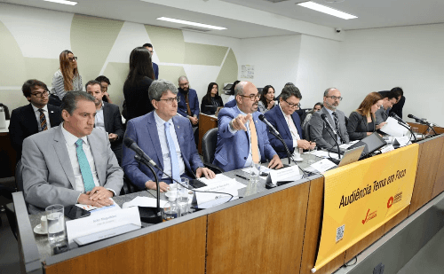 Governo mineiro prepara entrega de empresas públicas à União