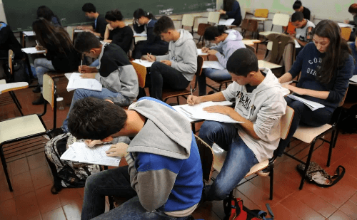 Brasil sobe no IDH, mas enfrenta grave estagnação educacional