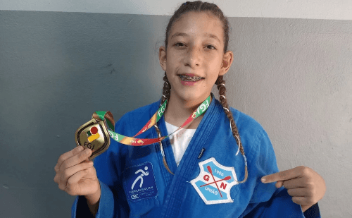 Menina de 13 anos supera enchente no RS e conquista medalha no judô