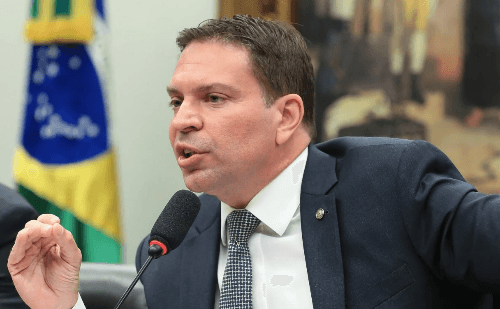 STF derruba decisão da Câmara e mantém processo contra Ramagem