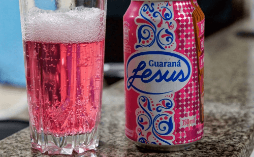 Coca-Cola compra refrigerante brasileiro famoso pela cor rosa e sabor marcante
