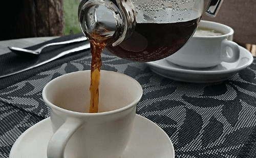 Café em Barcelona cobra até 4 euros por permanência à mesa