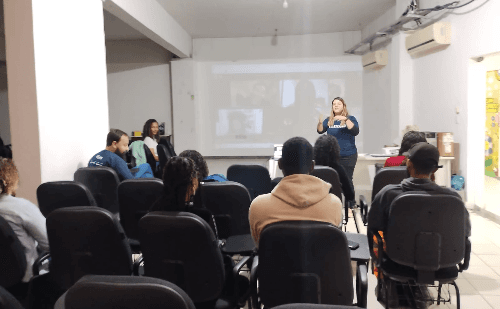 Oficinas de fotografia do projeto ESTAÇÃO começam com aula inaugural