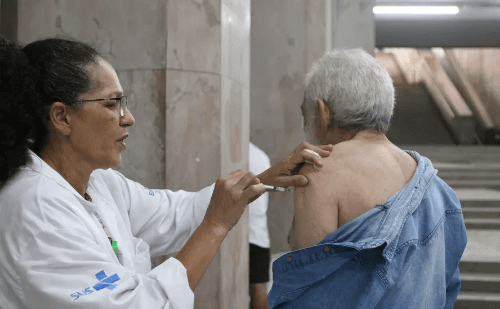 Mortes por gripe aumentam 375% em Minas e levam Zema a decretar emergência