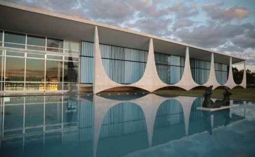 Governo investe em energia solar no Palácio da Alvorada com economia milionária