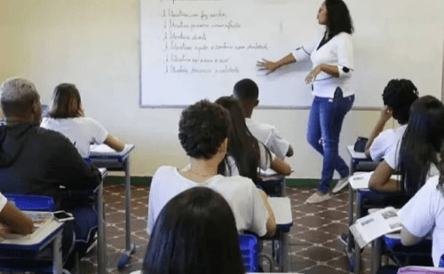 Governo de MG lança concurso com quase 14 mil vagas para Educação