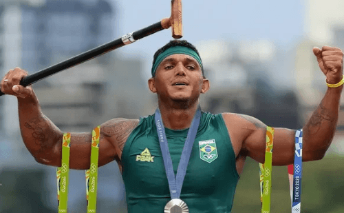 Isaquias Queiroz é ouro na Hungria e reforça favoritismo do Brasil na canoagem