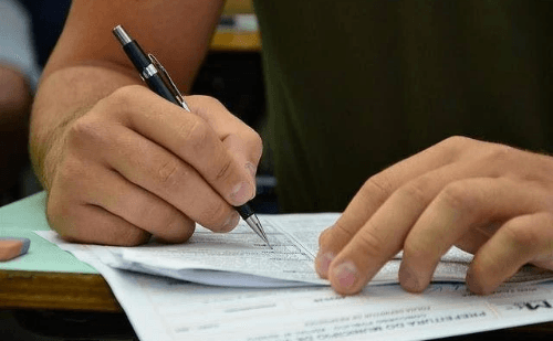 Minas promove simulado de redação para 700 mil estudantes da rede estadual
