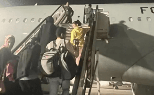 Brasileiros repatriados da Faixa de Gaza chegam ao país após operação do governo