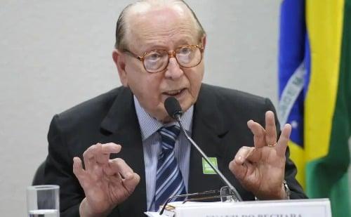 Brasil se despede de Evanildo Bechara, ícone da gramática