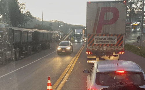 Trânsito parado na BR-381: veja os pontos críticos