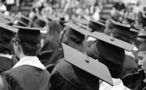 Justiça dos EUA barra tentativa de Trump de deportar estudantes estrangeiros