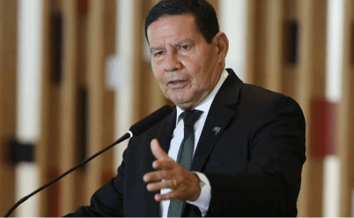 Mourão rejeita envolvimento em golpe e responsabiliza Lula por invasões em Brasília
