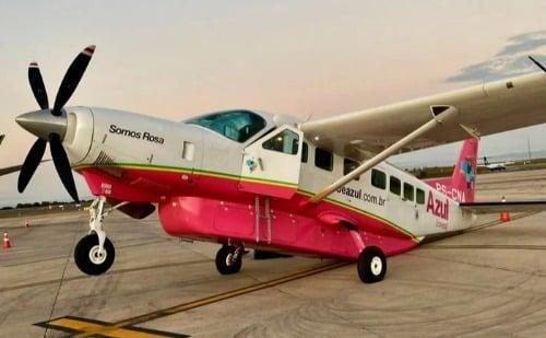 Avião da Azul encosta cauda na pista e passageiros são realocados