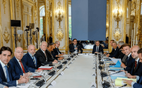 Saiba quem integra a comitiva de Lula na viagem à França