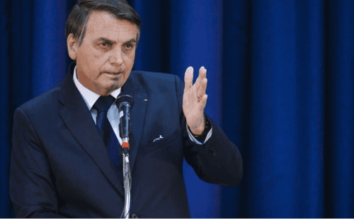 Bolsonaro nega conversa com Eduardo sobre sanções nos EUA