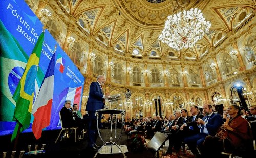 Lula recebe promessa de R$ 100 bilhões de empresas francesas em Paris