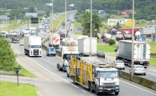 MPF aciona Justiça para corrigir CRLVs de caminhões em MG