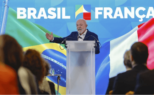 Em Paris, Lula diz não saber gasto e anuncia R$ 100 bi da França