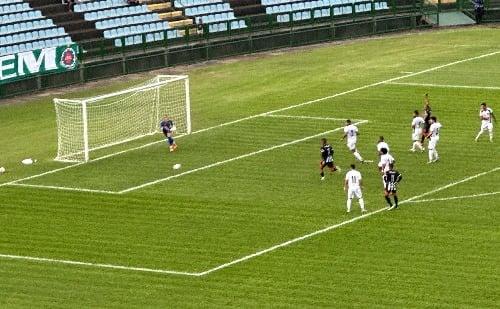 Ipatinga mantém liderança mesmo com empate sem gols contra o Nacional de Muriaé