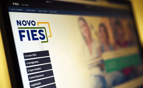 Inadimplência do Fies soma bilhões e ameaça ensino superior no Brasil