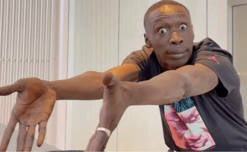 Khaby Lame, maior influenciador do TikTok, é preso nos EUA