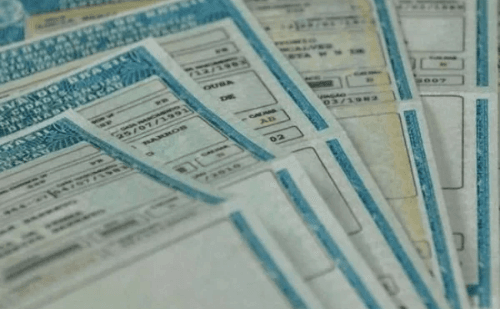 Justiça anula demissão por justa causa após erro do Detran em renovação de CNH