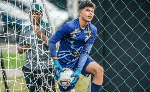 Botafogo sub-15 é campeão na Alemanha com filho de Eliza Samudio e Bruno no gol