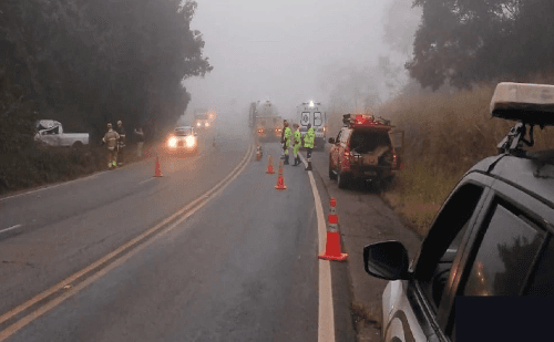 Motorista morre em colisão entre Saveiro e carreta de combustível no Sul de Minas