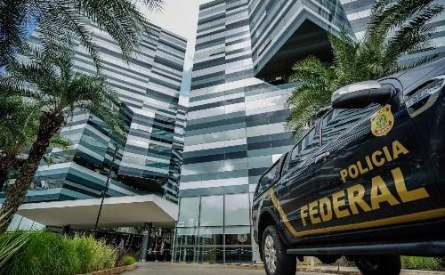 Polícia Federal desmantela rede de diplomas falsos no DF