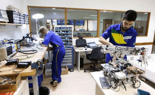 Jovens de Minas têm chance em cursos gratuitos com atuação no setor industrial