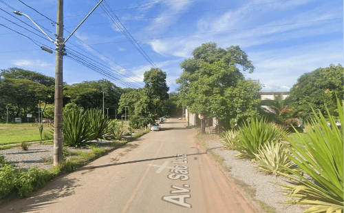 Dupla armada assalta jovens e foge pela BR-381 em Santana do Paraíso