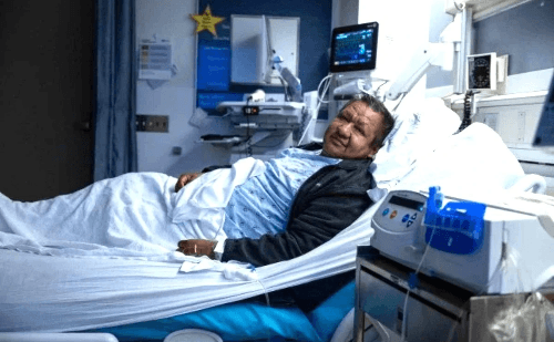 Homem volta a urinar após 7 anos em cirurgia inédita nos EUA