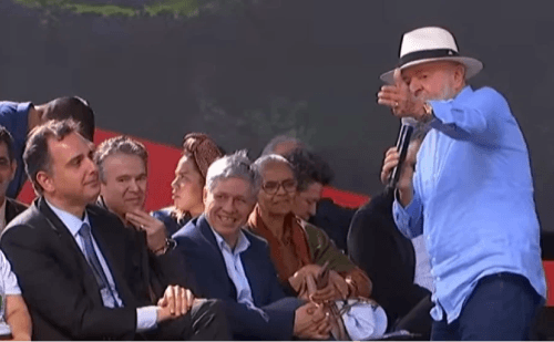 Lula indica Pacheco ao governo de MG e fala em crédito para motoboys