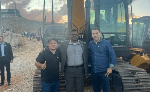 Belo Oriente recebe reforço para obras com nova escavadeira