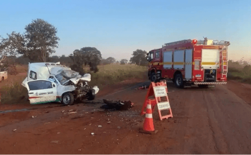 Batida entre ambulância e carreta mata três em rodovia do Triângulo Mineiro
