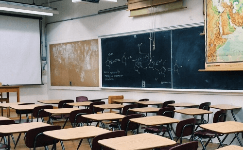BH mantém reajuste de 2,49% para professores e diz que diálogo está aberto