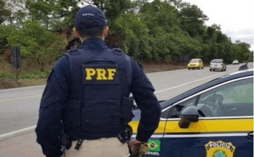 Fiscalização da PRF foca em veículos e mobiliza 800 agentes nas rodovias de MG no feriado