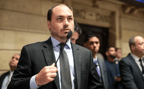 Carlos Bolsonaro é indiciado pela PF e cita perseguição política
