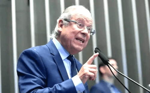 Ex-ministro do PT diz que base do governo é de centro-direita