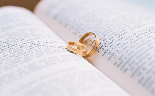 Homem recebe certidão e descobre casamento forjado pela ex