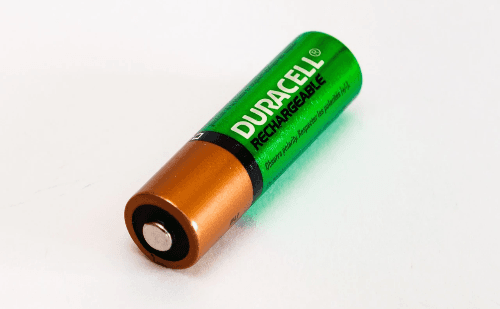 Duracell processa Energizer nos EUA por campanha de longa duração