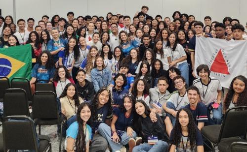 Quatro estudantes do Vale do Aço vão fazer intercâmbio internacional gratuito