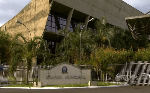 Nova lei em Ribeirão Preto restringe consumo em adegas e tabacarias