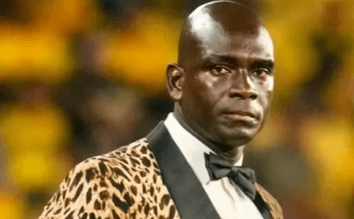 Demitido técnico que usou 'terno de oncinha' e teve má campanha na Libertadores
