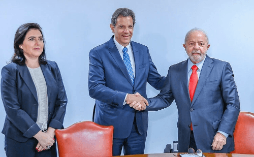 Gastos do Governo Crescem em Ritmo Preocupante: Risco de Falta de Dinheiro para Serviços Básicos