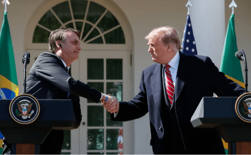 Após ataque ao Irã, Bolsonaro divulga foto com Trump e Netanyahu